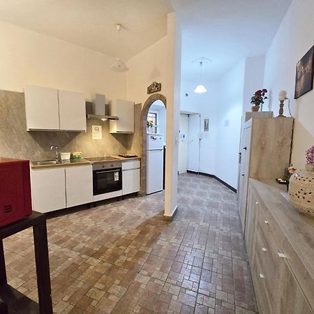 רומא Hosting Flats Guesthouse מראה חיצוני תמונה