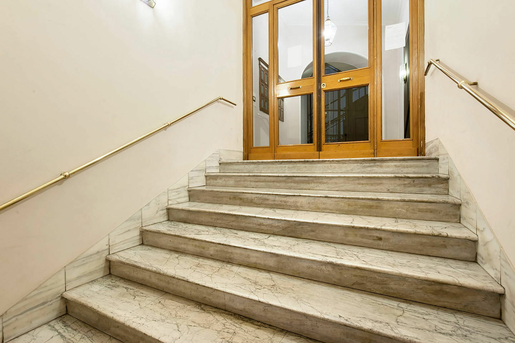 רומא Hosting Flats Guesthouse מראה חיצוני תמונה