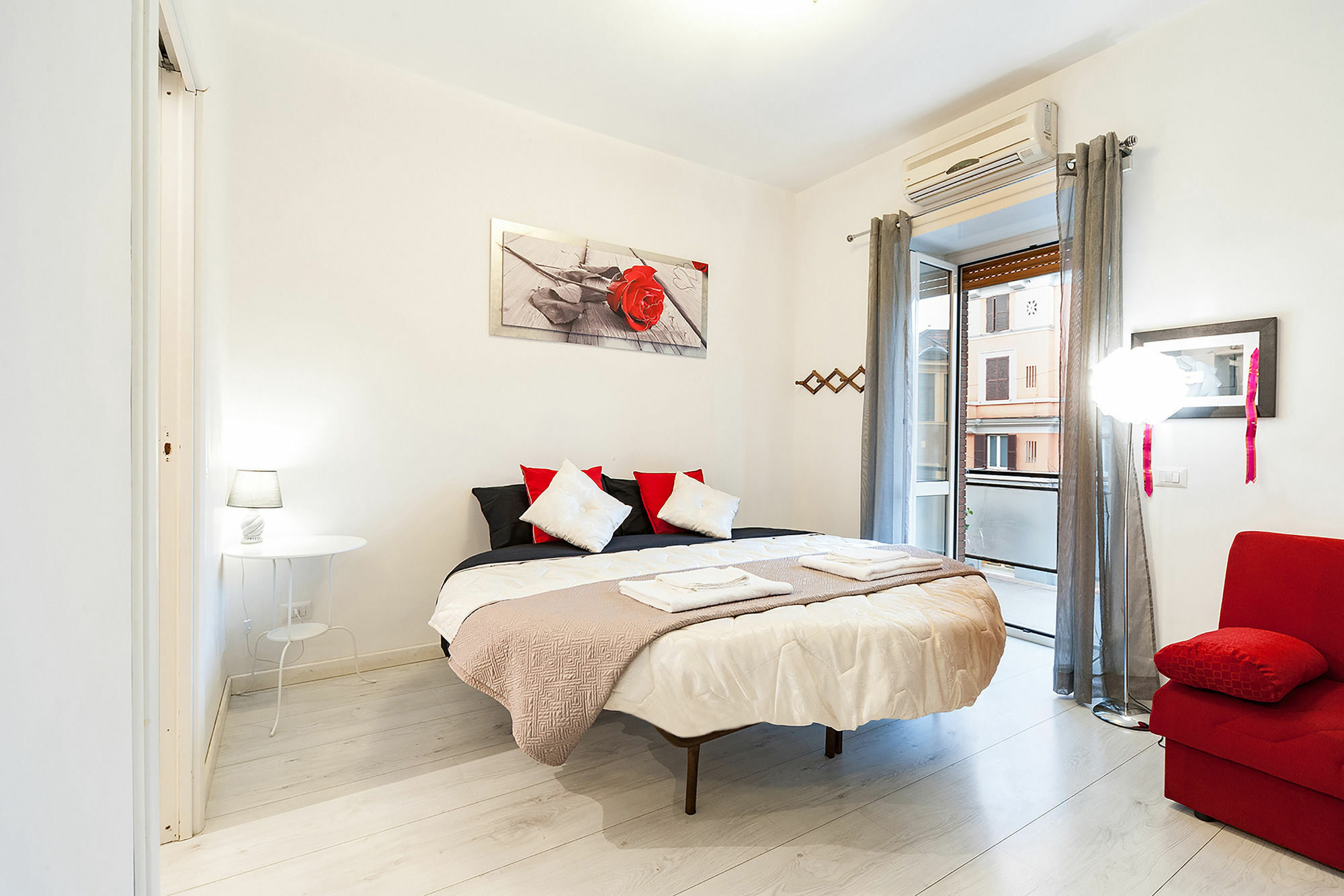רומא Hosting Flats Guesthouse מראה חיצוני תמונה