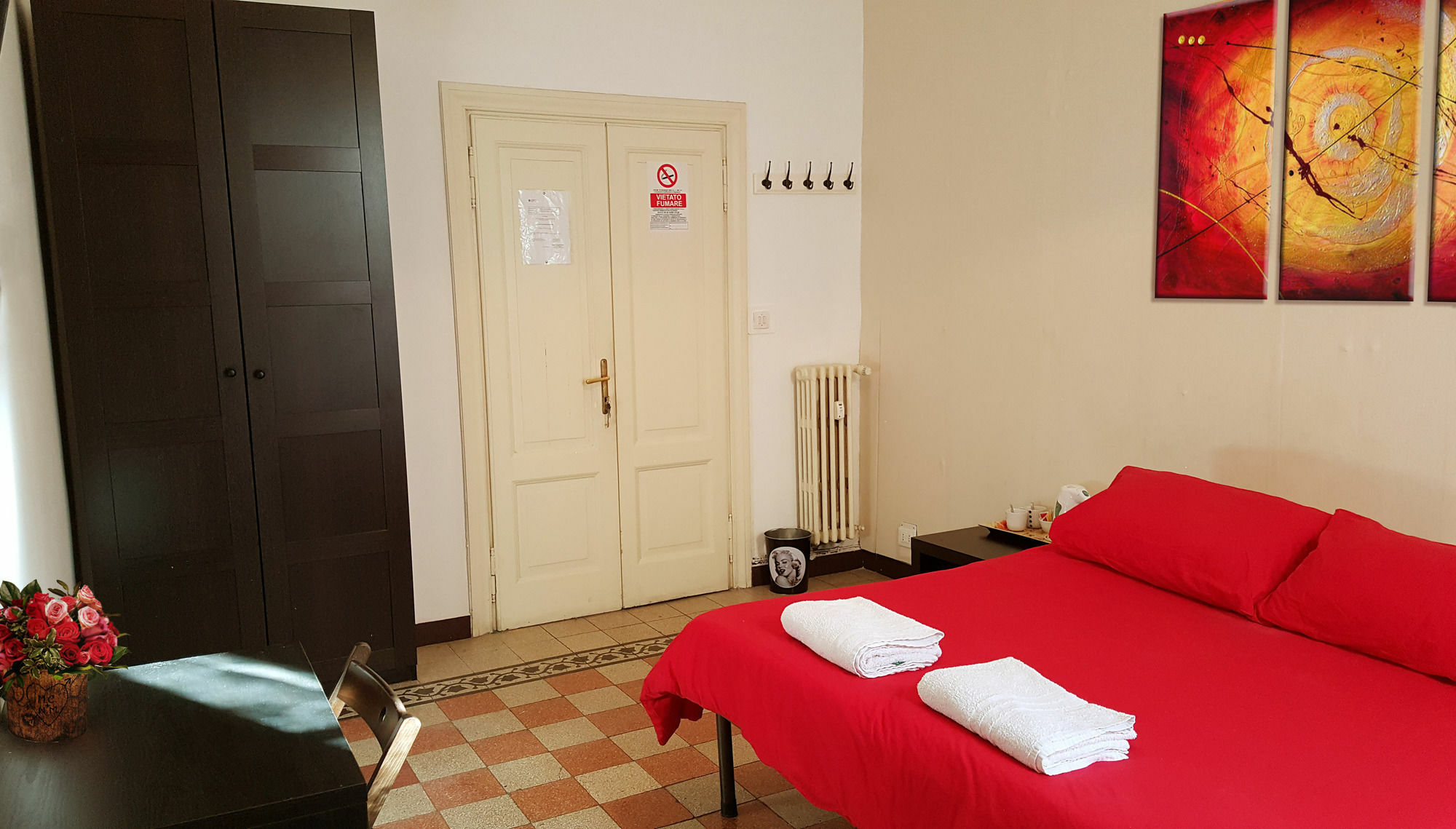 רומא Hosting Flats Guesthouse מראה חיצוני תמונה