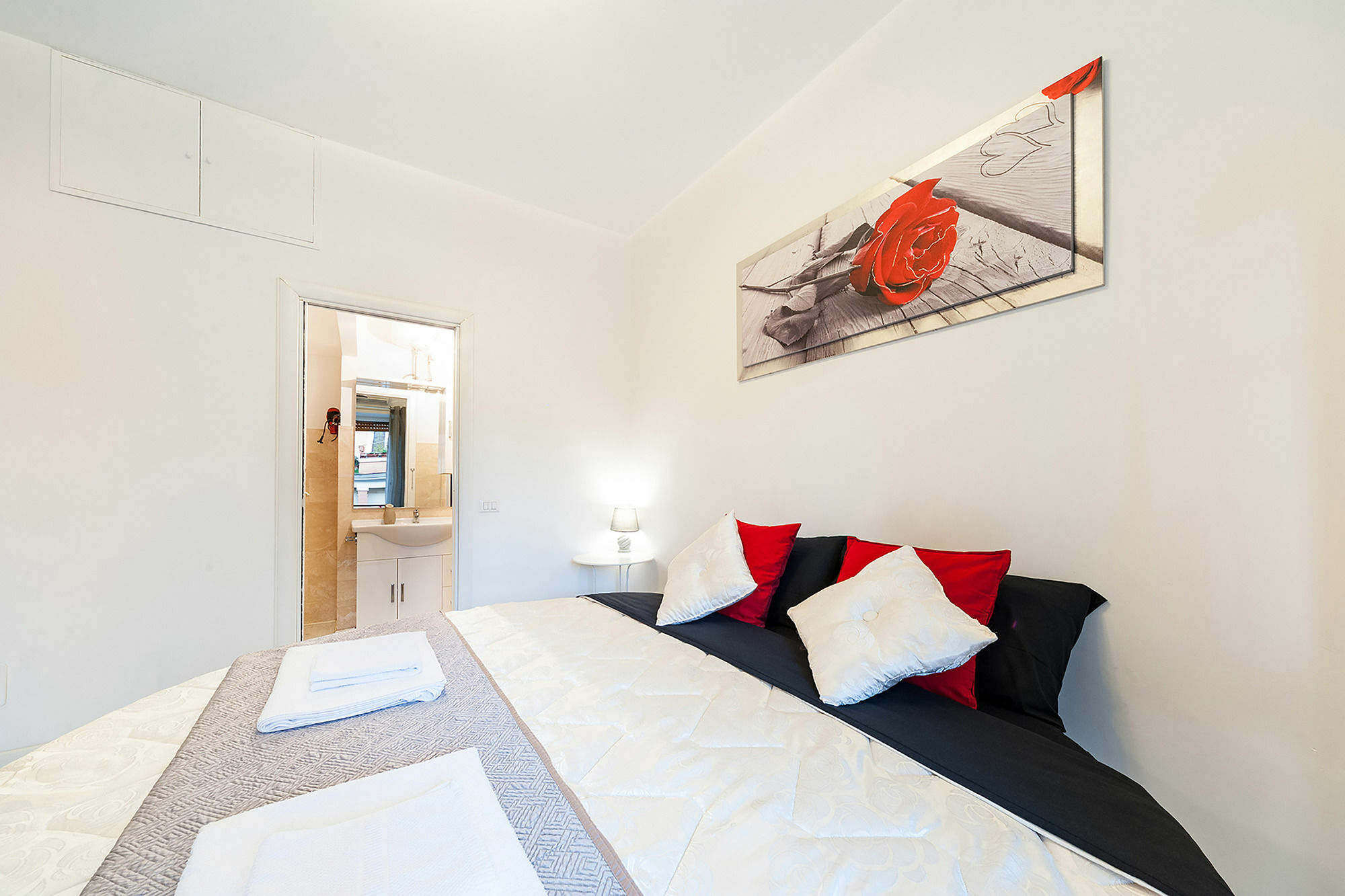 רומא Hosting Flats Guesthouse מראה חיצוני תמונה