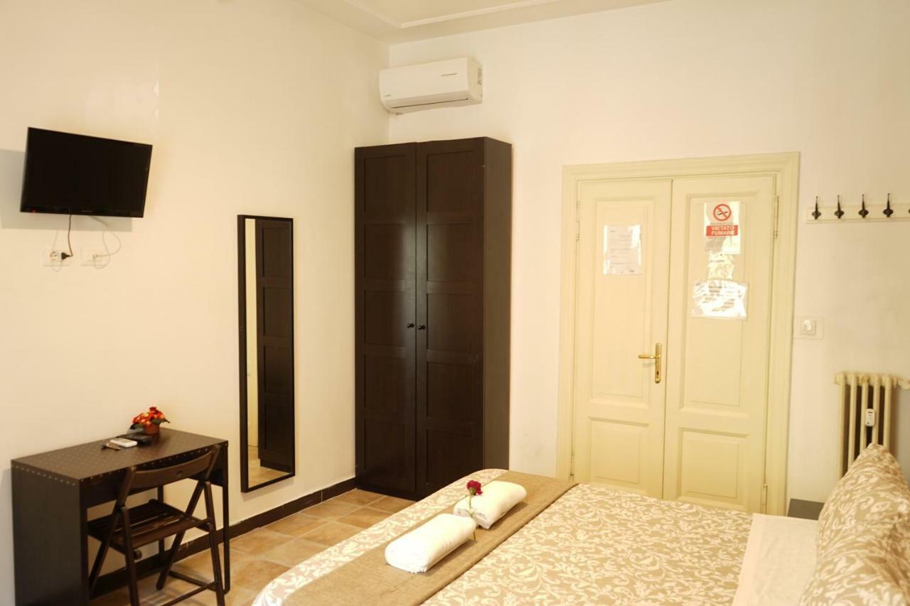רומא Hosting Flats Guesthouse מראה חיצוני תמונה