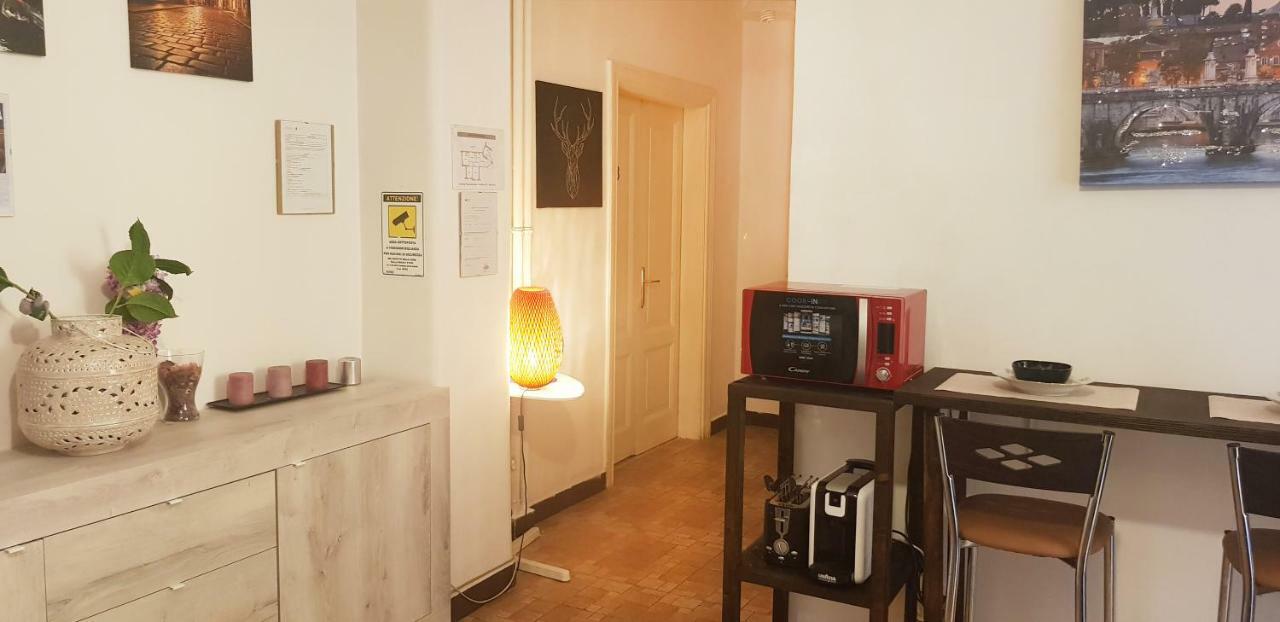 רומא Hosting Flats Guesthouse מראה חיצוני תמונה