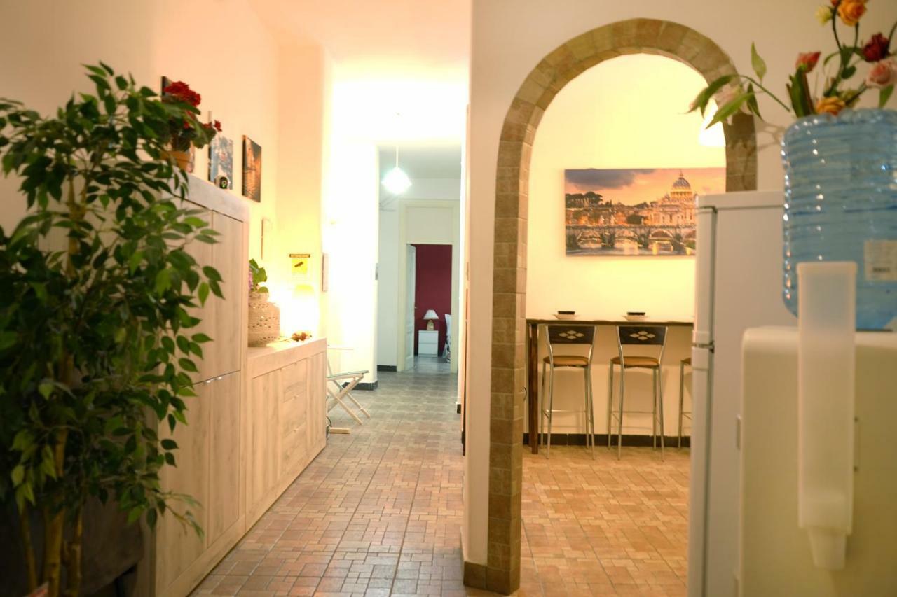 רומא Hosting Flats Guesthouse מראה חיצוני תמונה