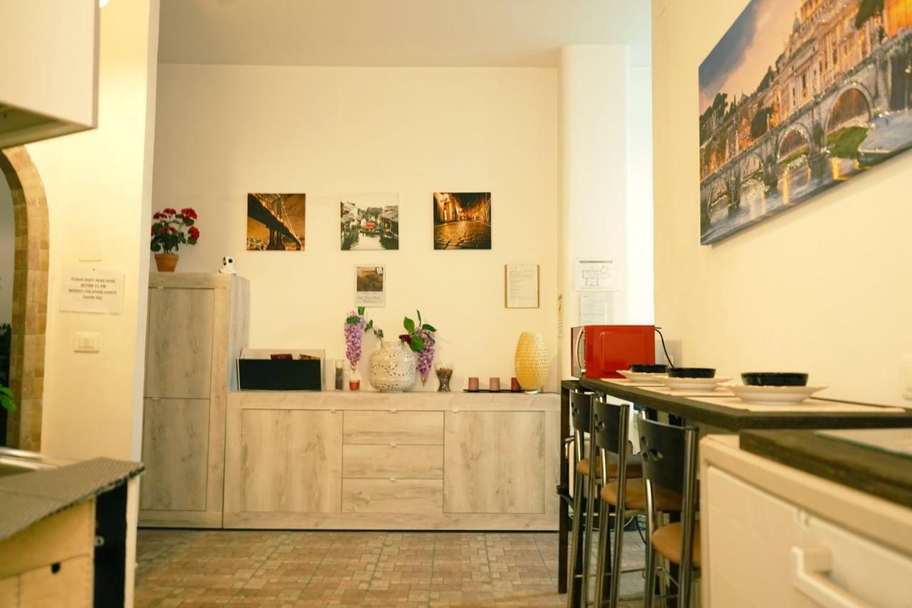 רומא Hosting Flats Guesthouse מראה חיצוני תמונה